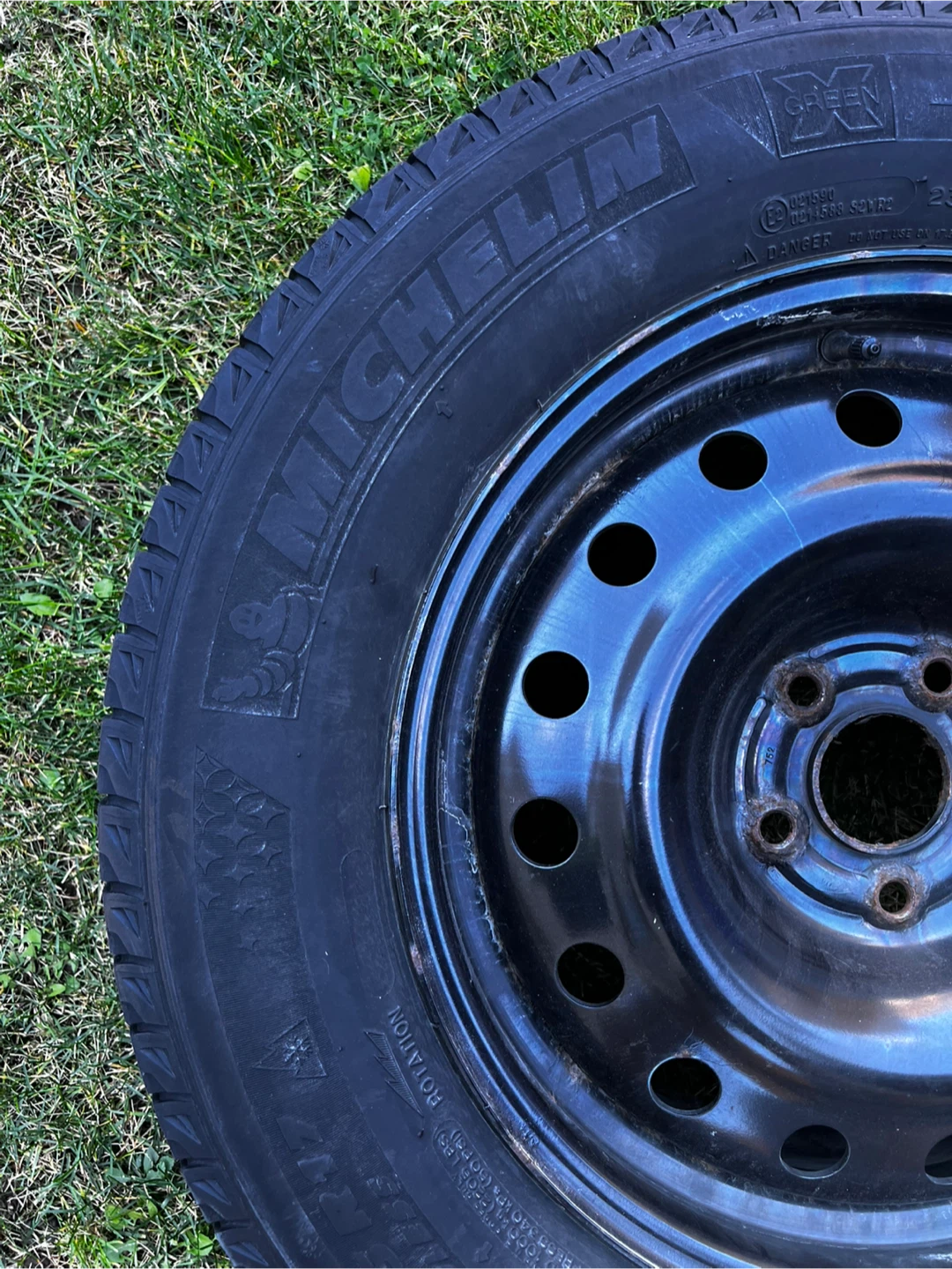 Used Michelin X-Ice Snow tires 235/65R17 on Steel Rims - photo 4