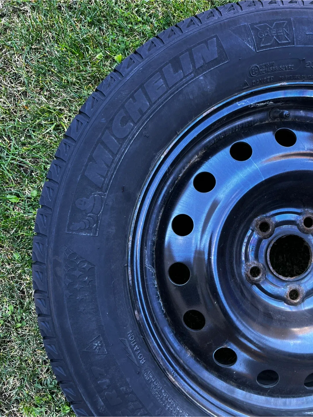 Used Michelin X-Ice Snow tires 235/65R17 on Steel Rims image indicator(4)