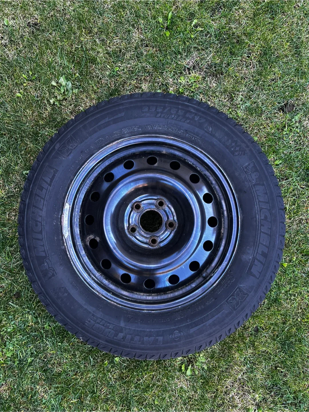 Used Michelin X-Ice Snow tires 235/65R17 on Steel Rims image indicator(2)