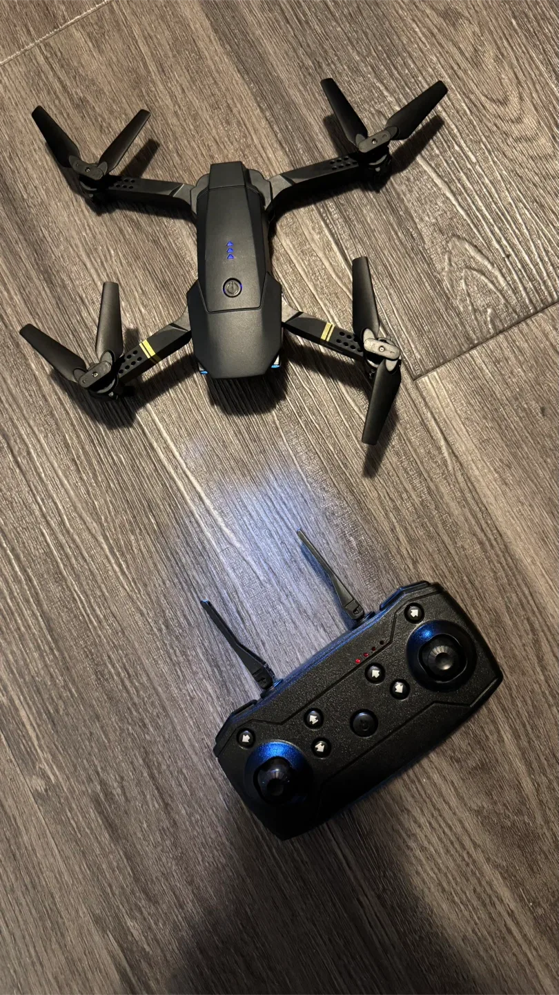 Collapsible Aircraft Drone with Remote image indicator(4)