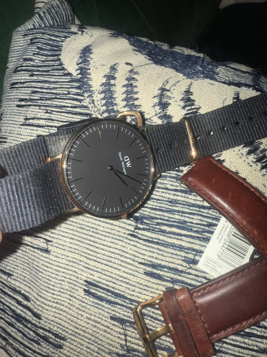 DW Watch with Extra Band (need new battery) image indicator(3)