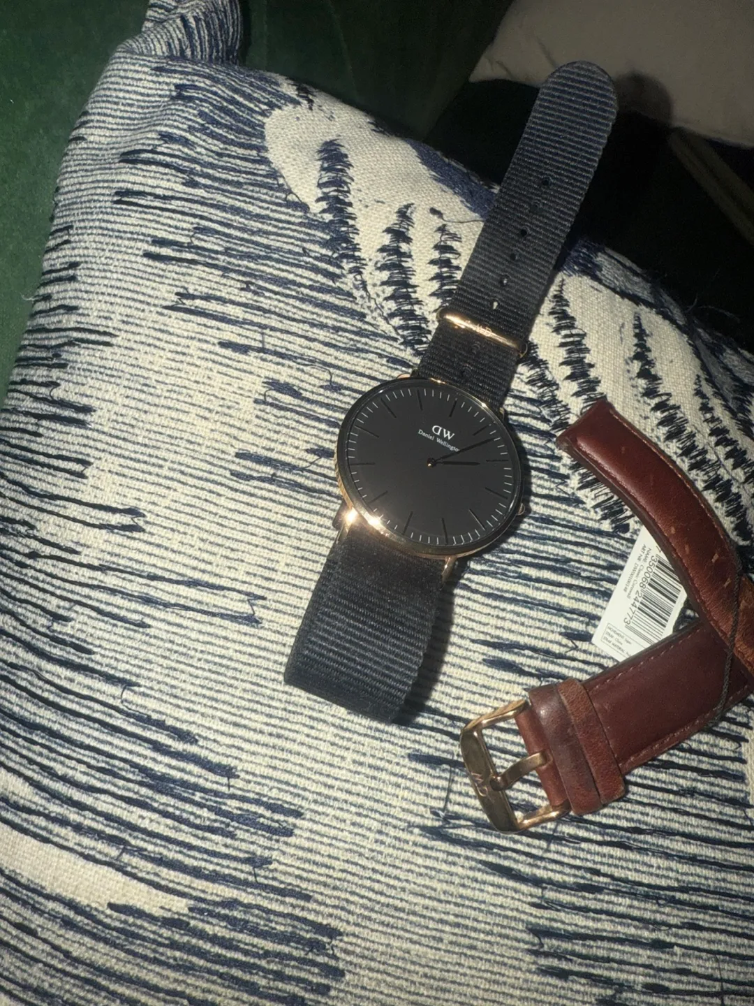 DW Watch with Extra Band (need new battery) image indicator(4)