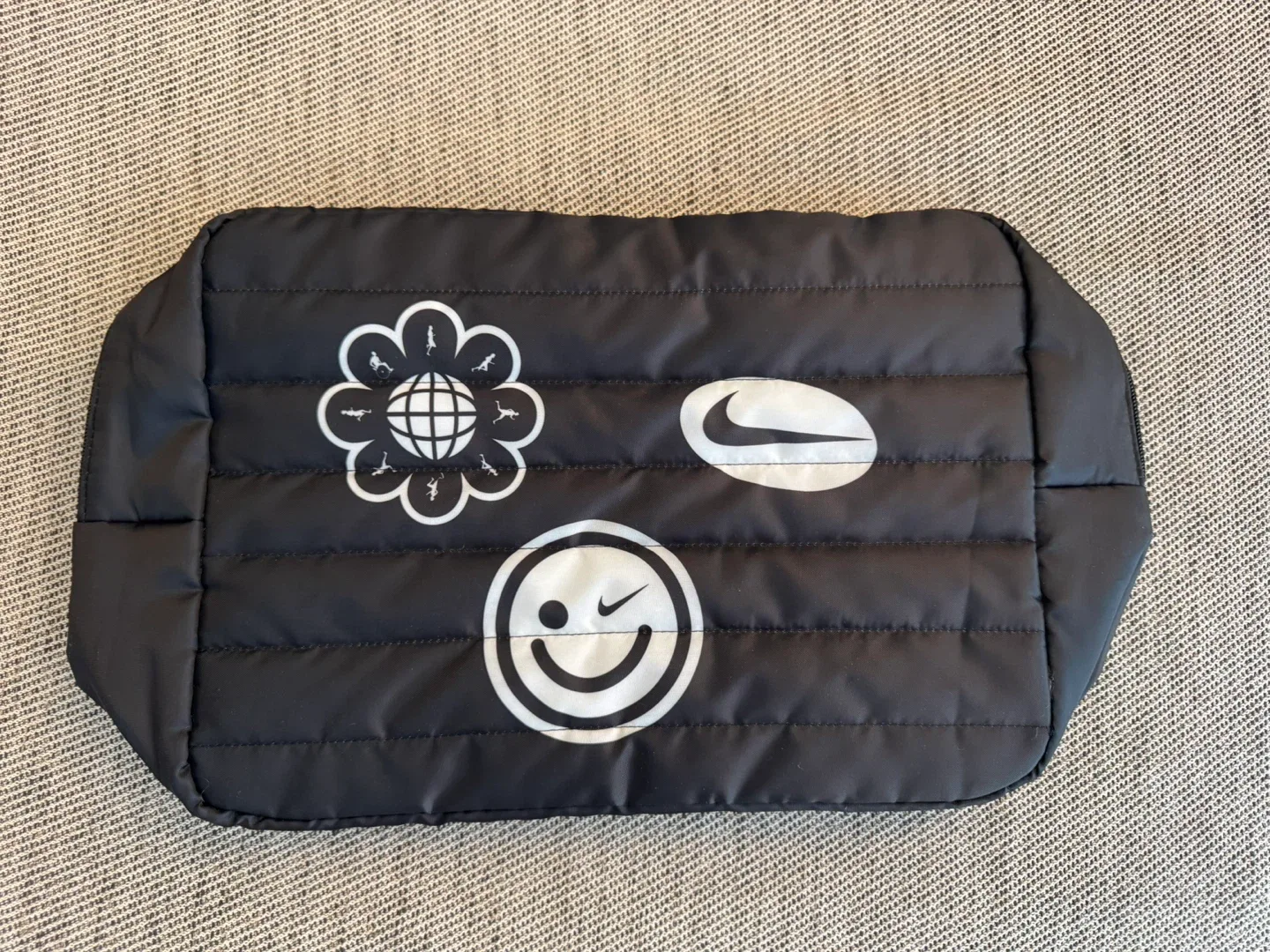 Nike “WE RUN VAN” Limited Edition Running Pouch image indicator(2)