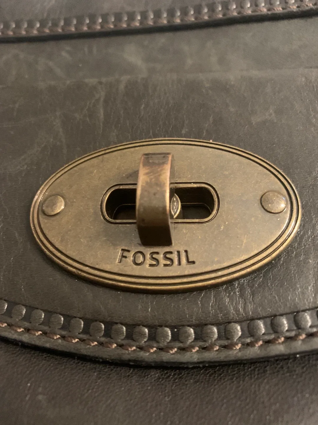 Fossil Leather Crossbody Bag image indicator(2)