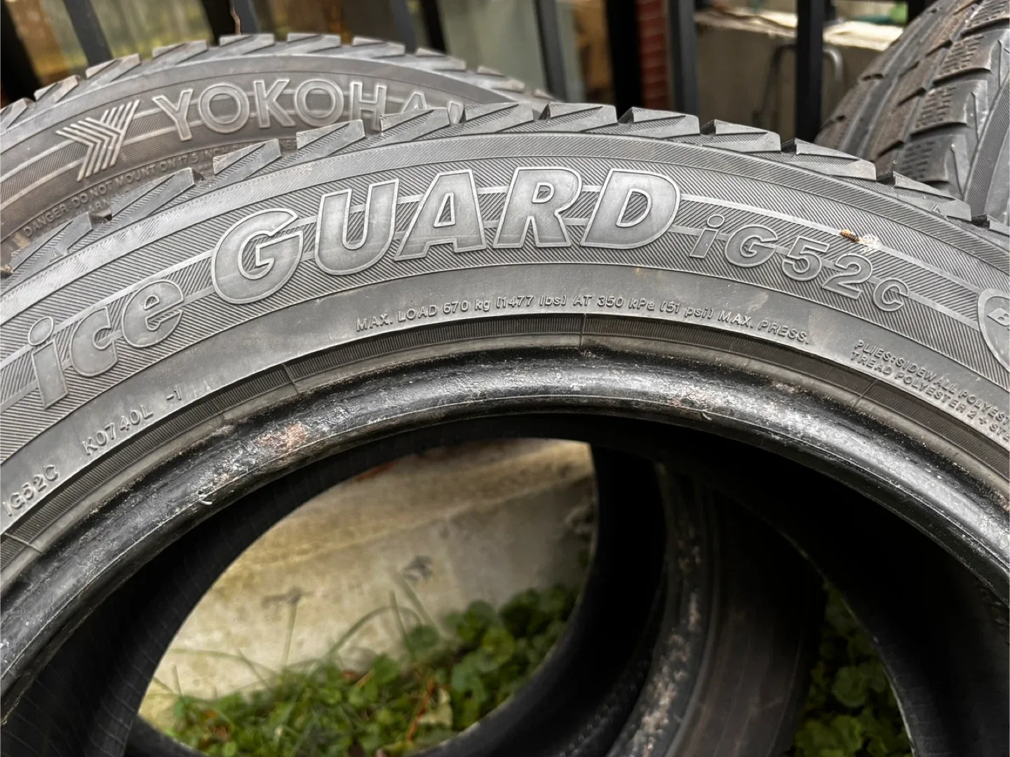 4 pneus d’hiver Yokohama Ice Guard 215/55R17 – excellent état image indicator(2)