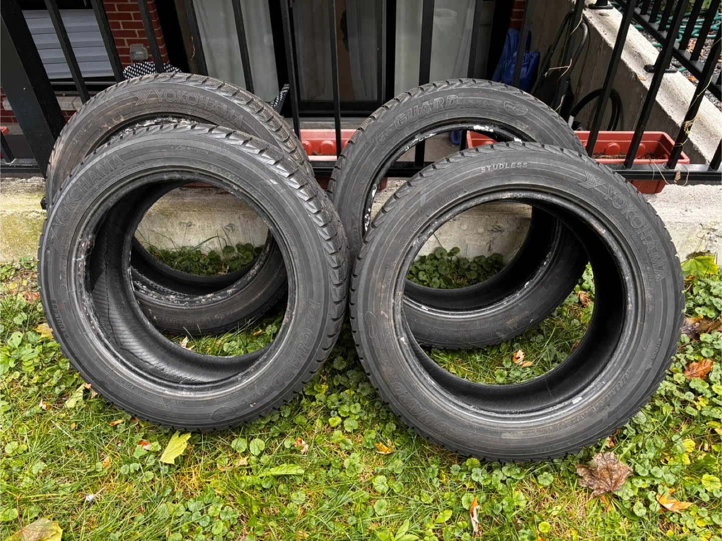 4 pneus d’hiver Yokohama Ice Guard 215/55R17 – excellent état