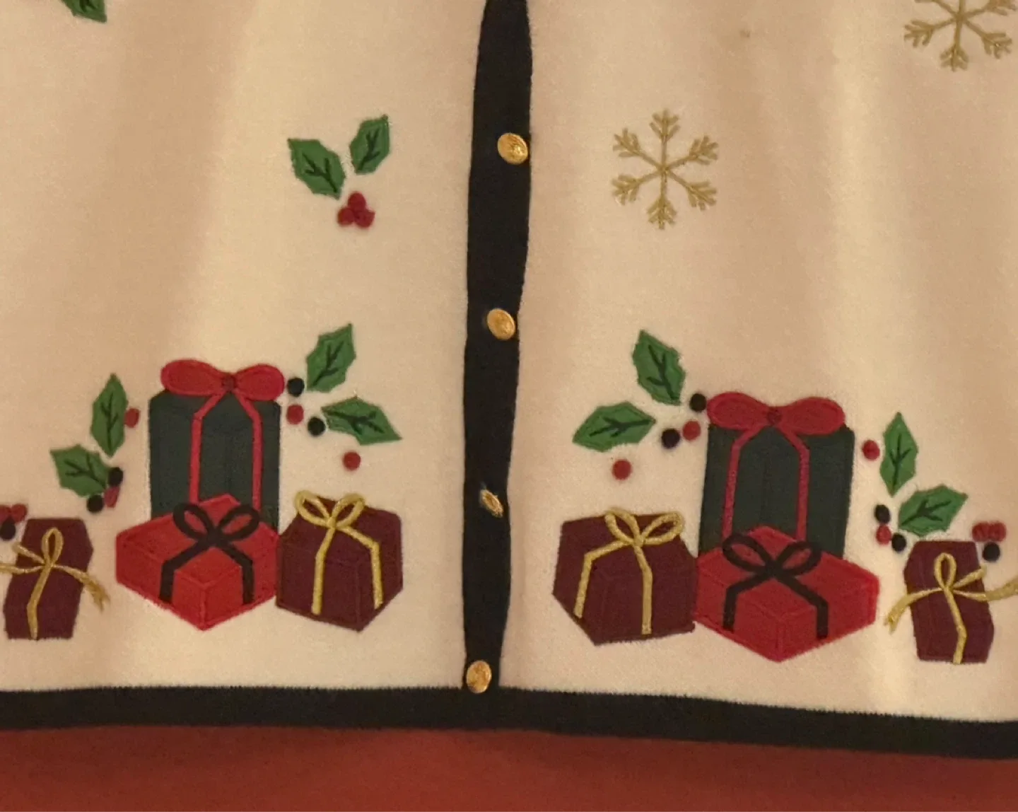 Croft & Barrow Christmas Vest - Size M image indicator(3)