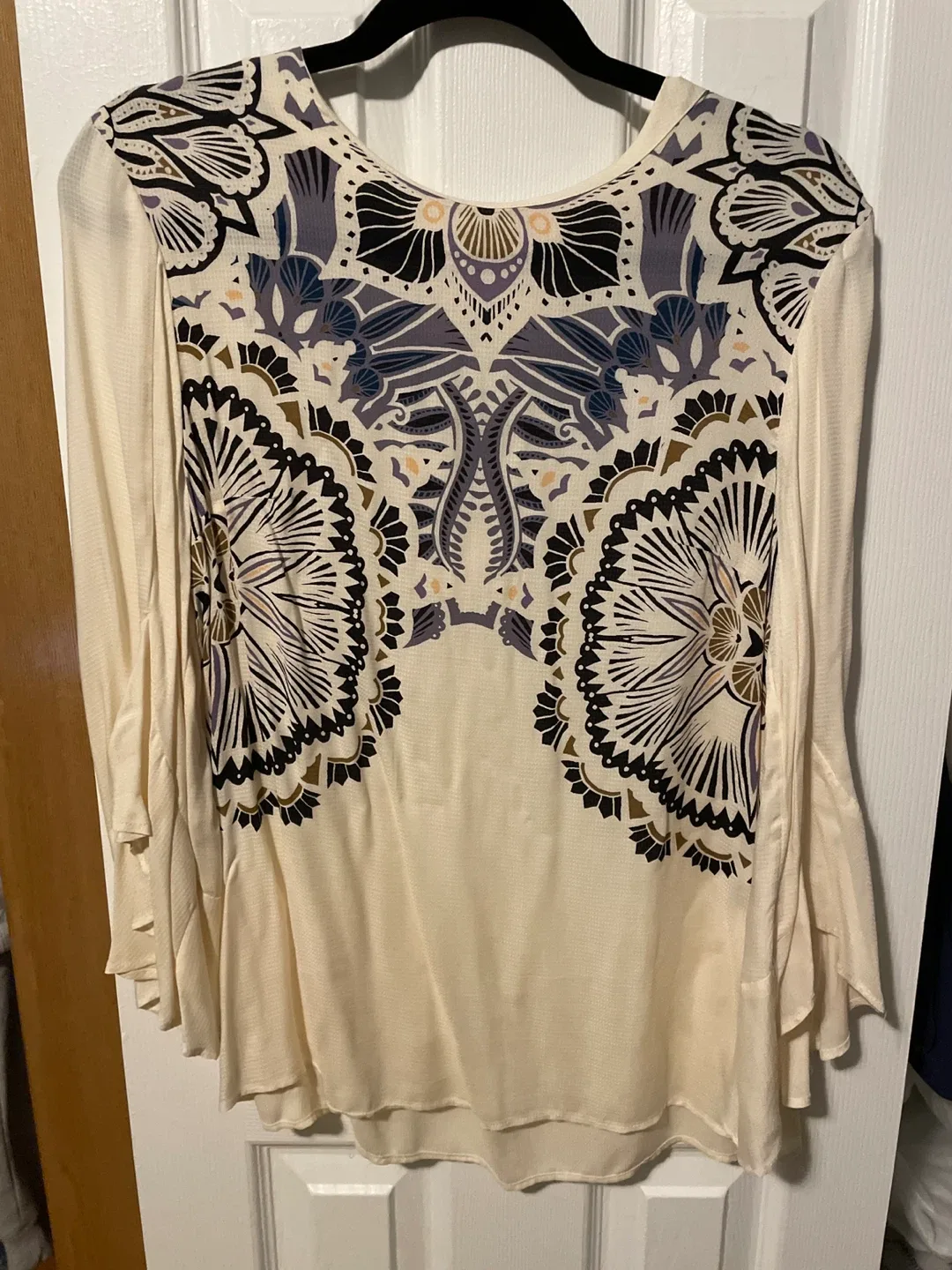 H&M Cream Blouse - Size 10 thumbnail