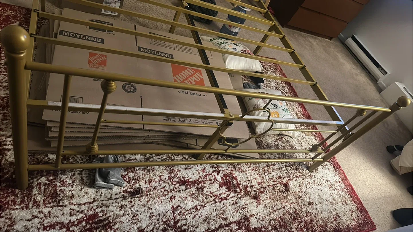 Queen Metal Platform Bed Frame – Great Condition image indicator(2)