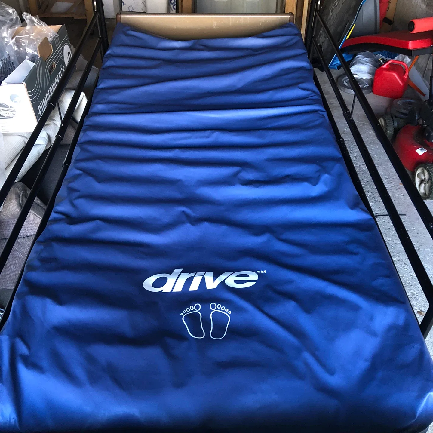 Hospital bed w/ full length side-rails and air mattress image indicator(4)