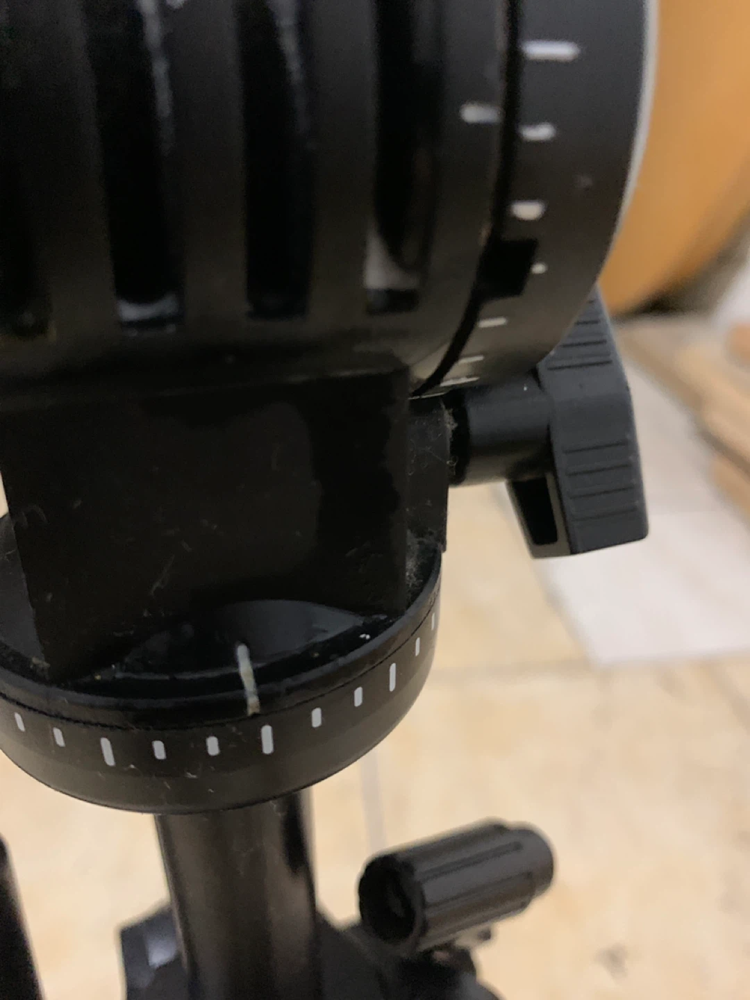 Magnus VT-100 Tripod - photo 3