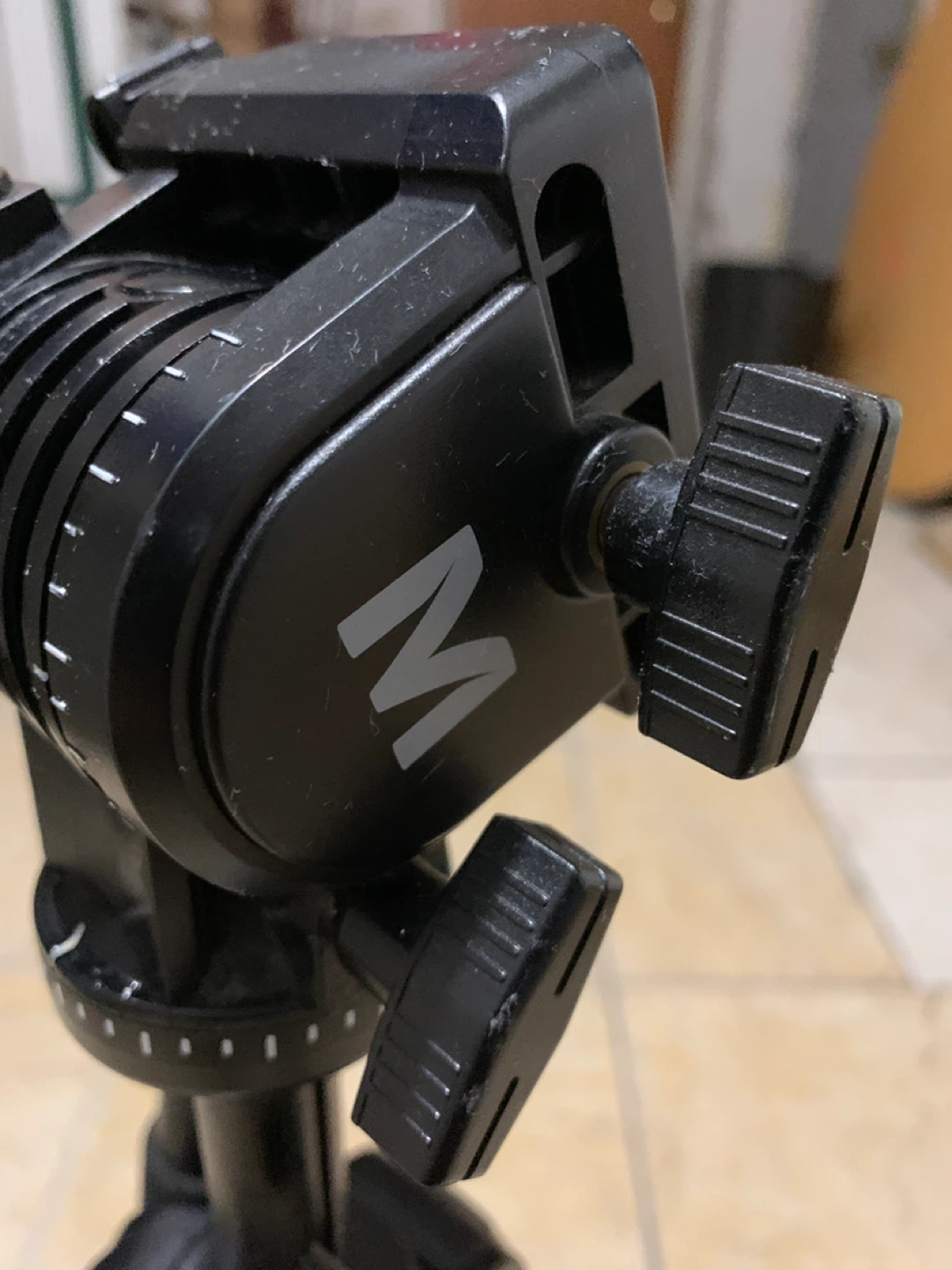 Magnus VT-100 Tripod - photo 4