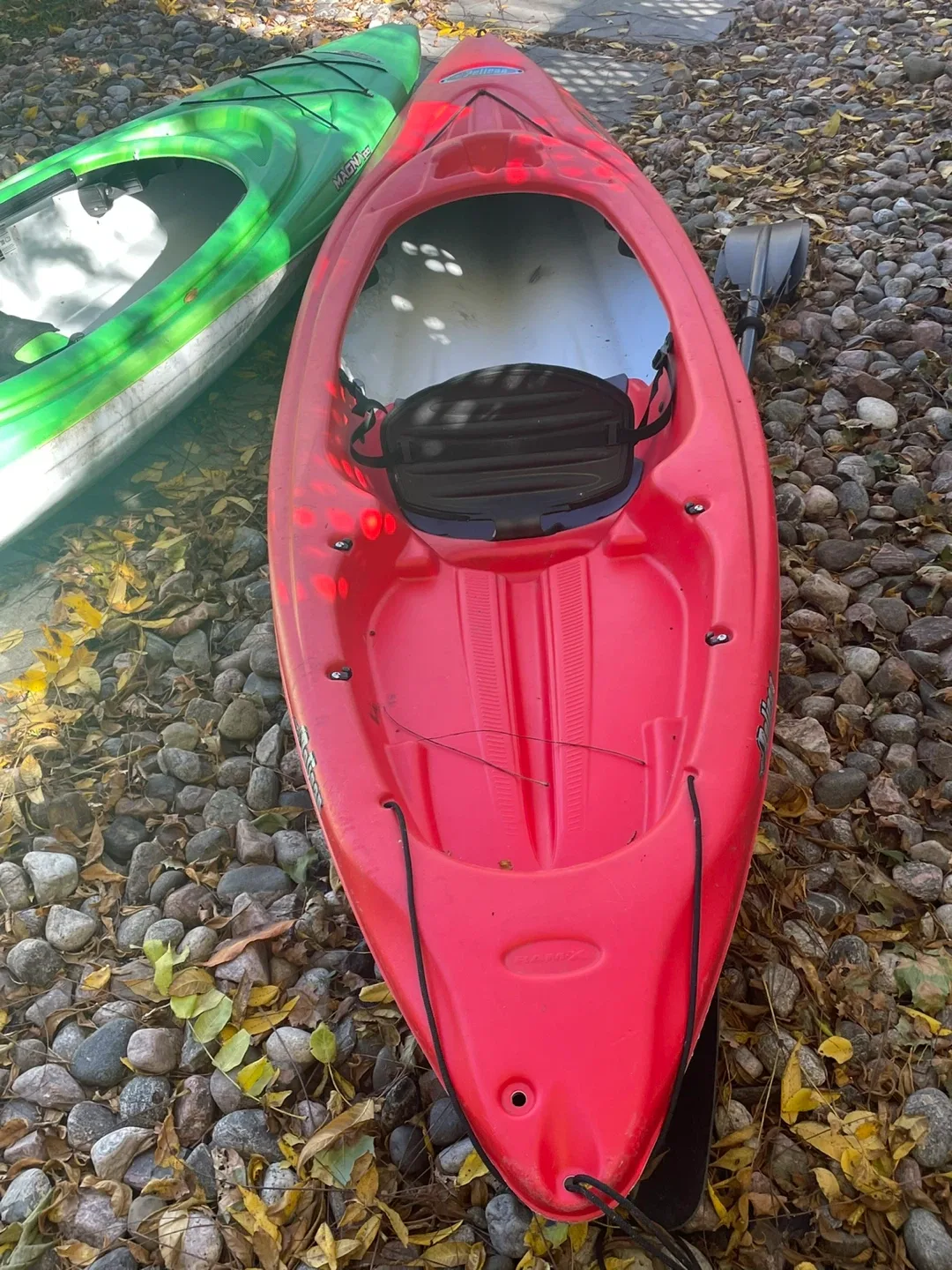 Pelican Kayak - Green and Red image indicator(2)