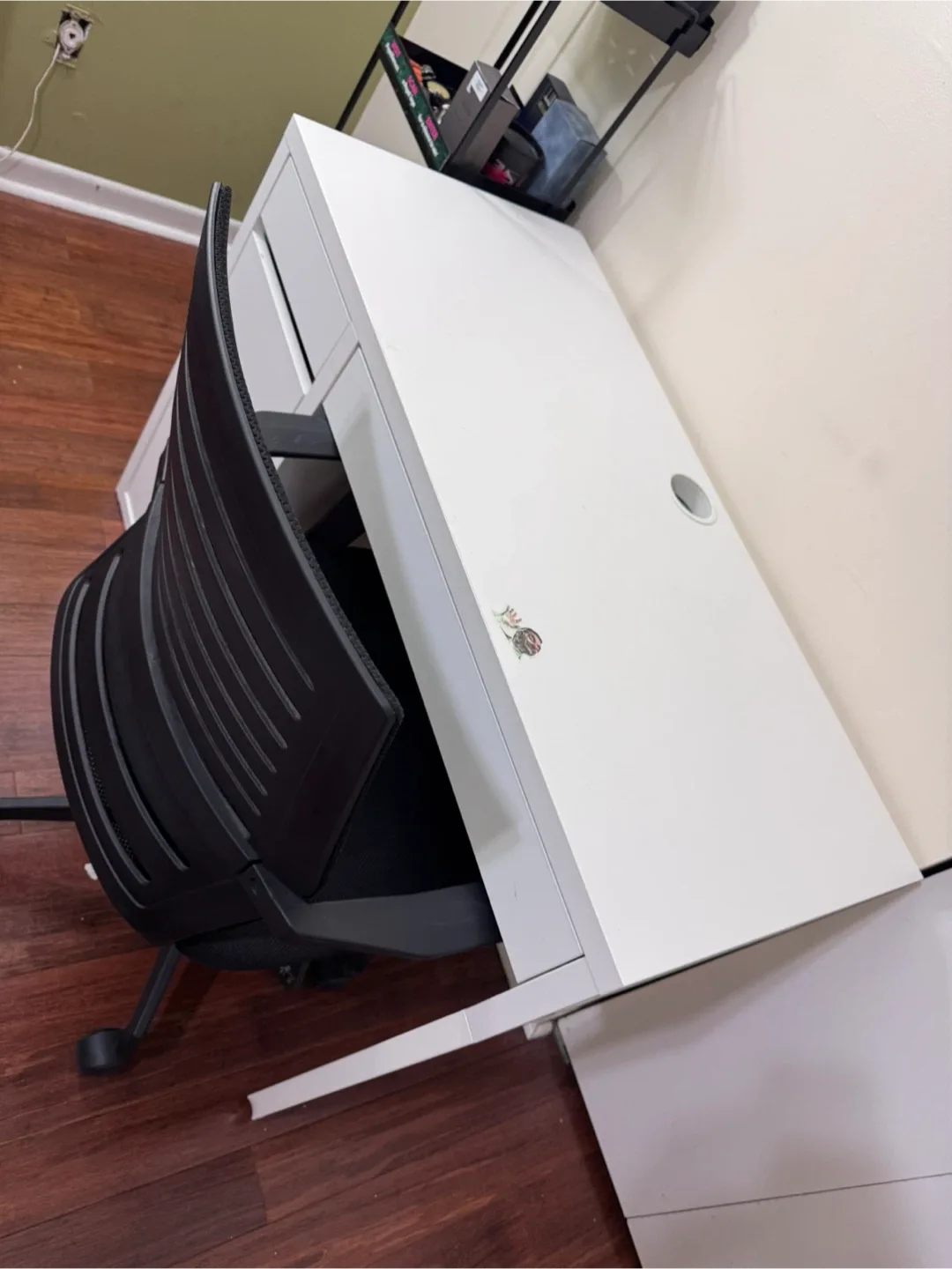 White Desk and Black Office Chair Set image indicator(2)