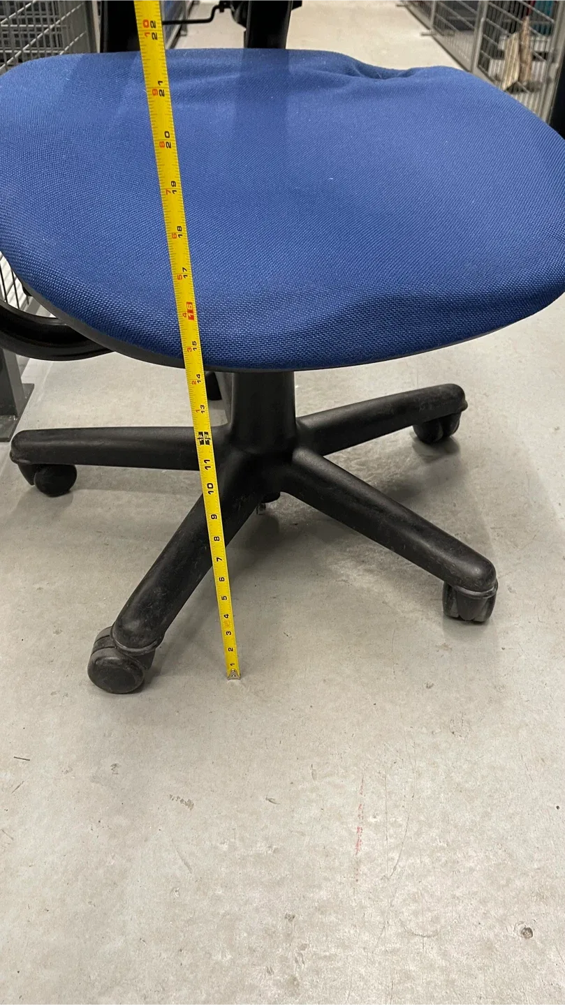 Office chair with armrest - blue image indicator(2)