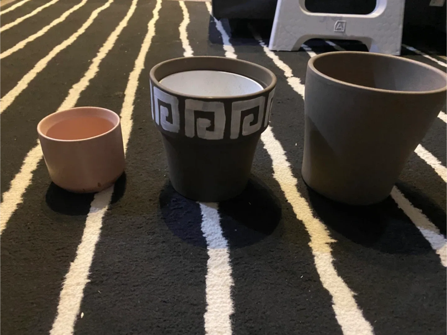 Set of 3 Assorted Plant Pots image indicator(2)