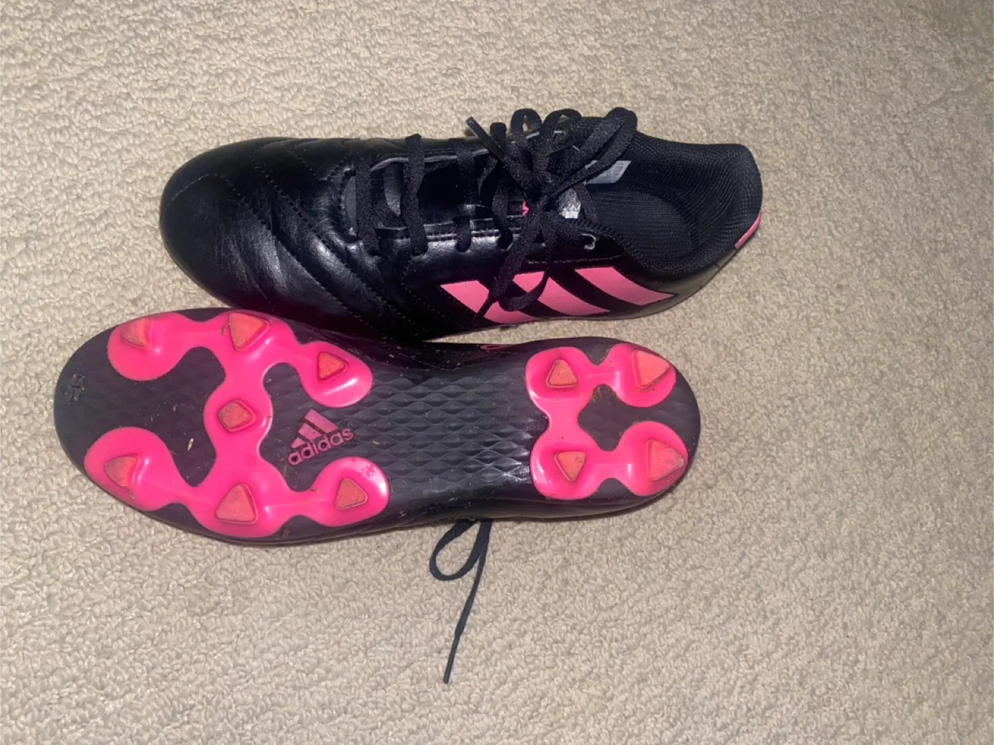 Adidas Black & Pink Soccer Cleats - MensUS6/WomensUS7.5 image indicator(4)