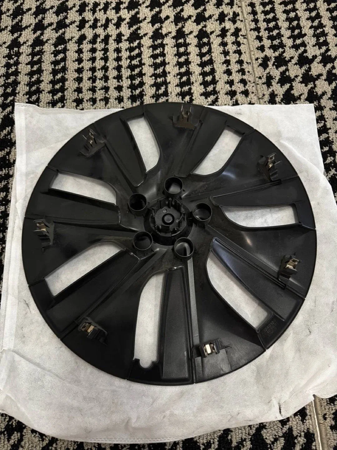 Set of 4 Tesla Model Y Gemini 19” Wheel Covers (2020–2024) image indicator(2)