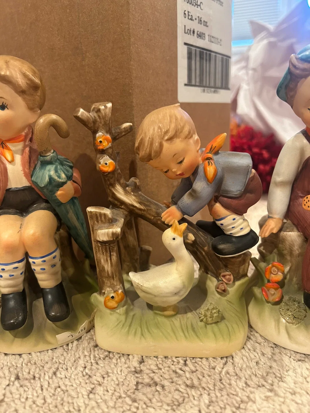 Hummel Figurines Collection image indicator(5)