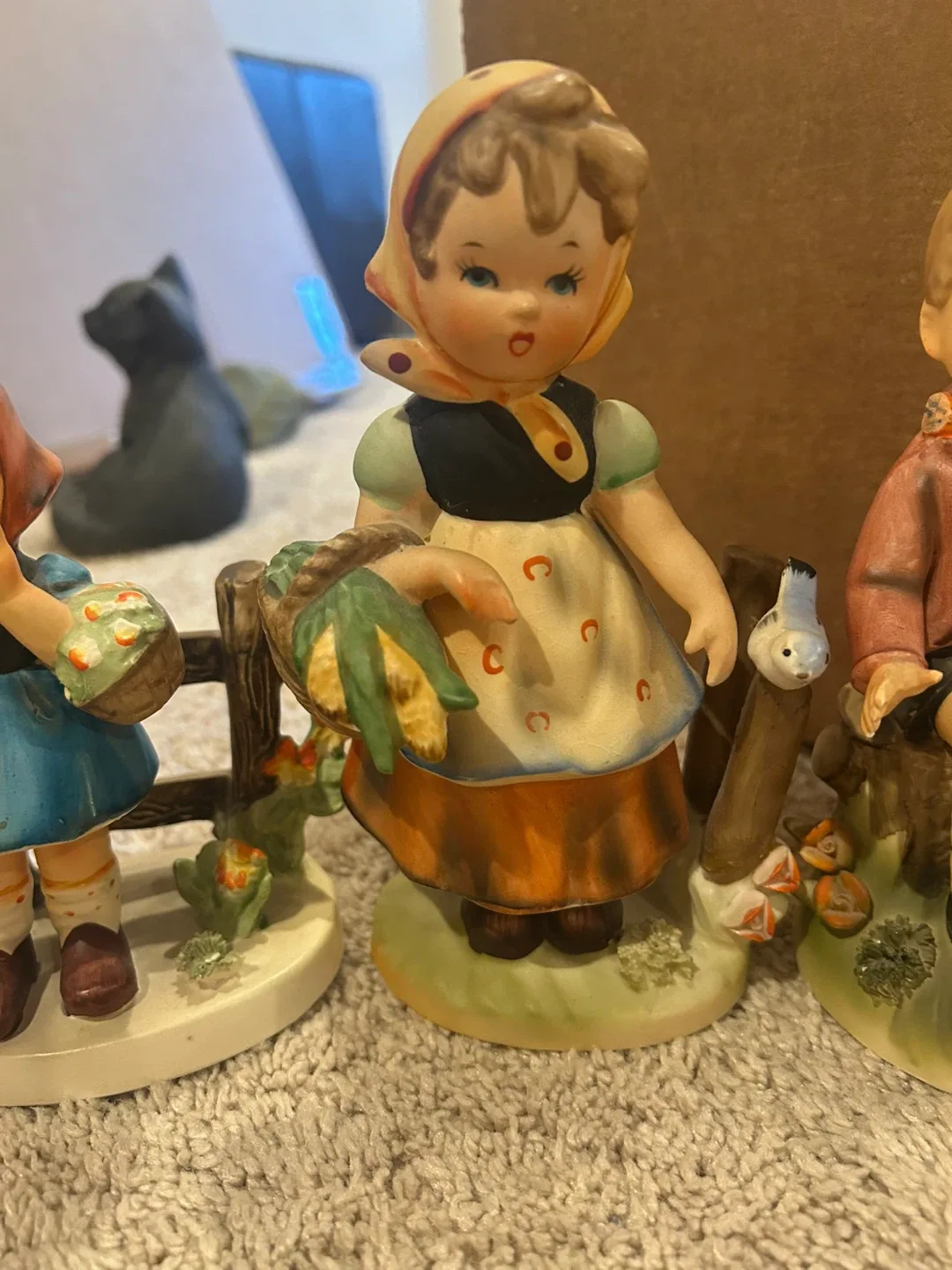Hummel Figurines Collection image indicator(3)
