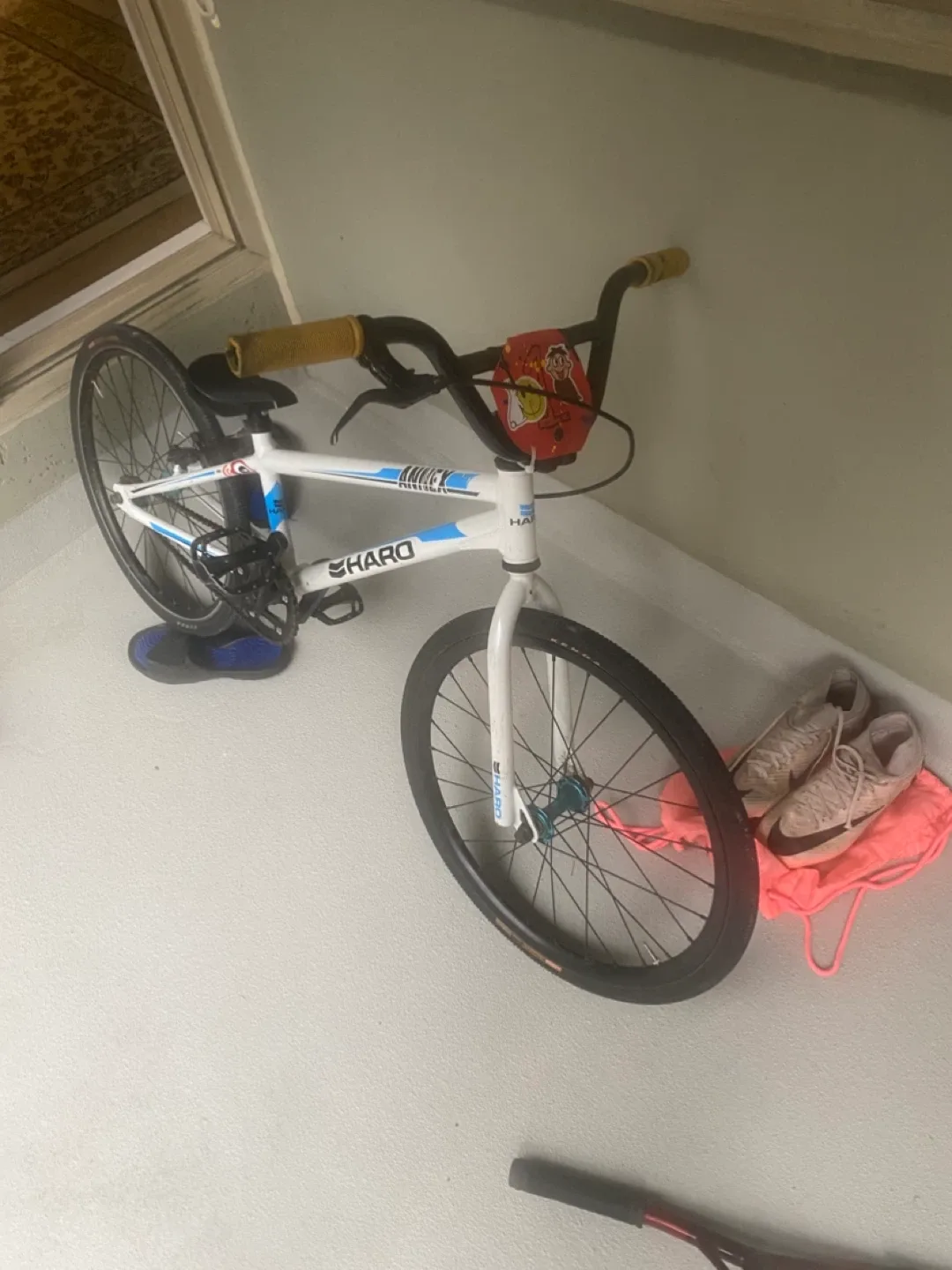 Haro Annex BMX Bike - White/Blue image indicator(2)