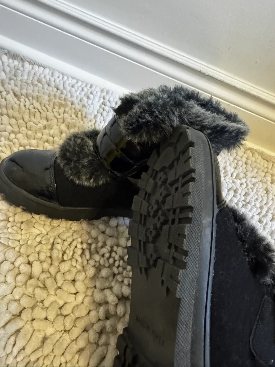 Black Winter Boots with Faux Fur Trim image indicator(4)
