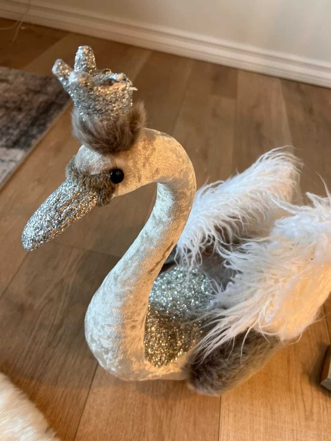 Christmas Decorations: Swan, Stockings, Tree Skirt image indicator(4)