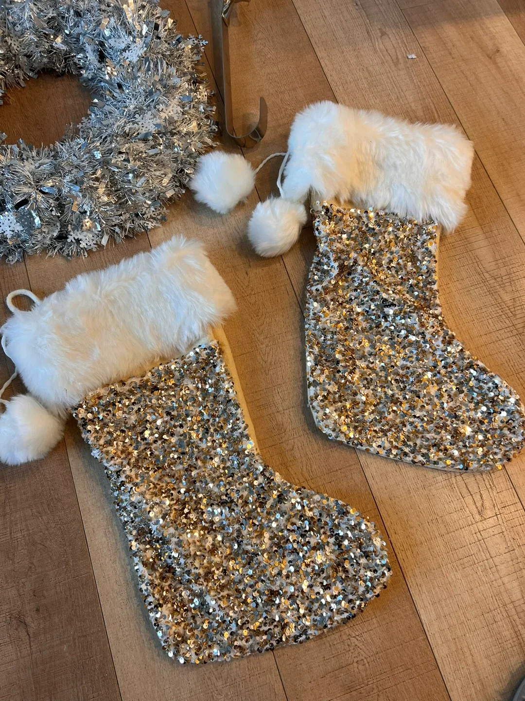 Christmas Decorations: Swan, Stockings, Tree Skirt image indicator(3)