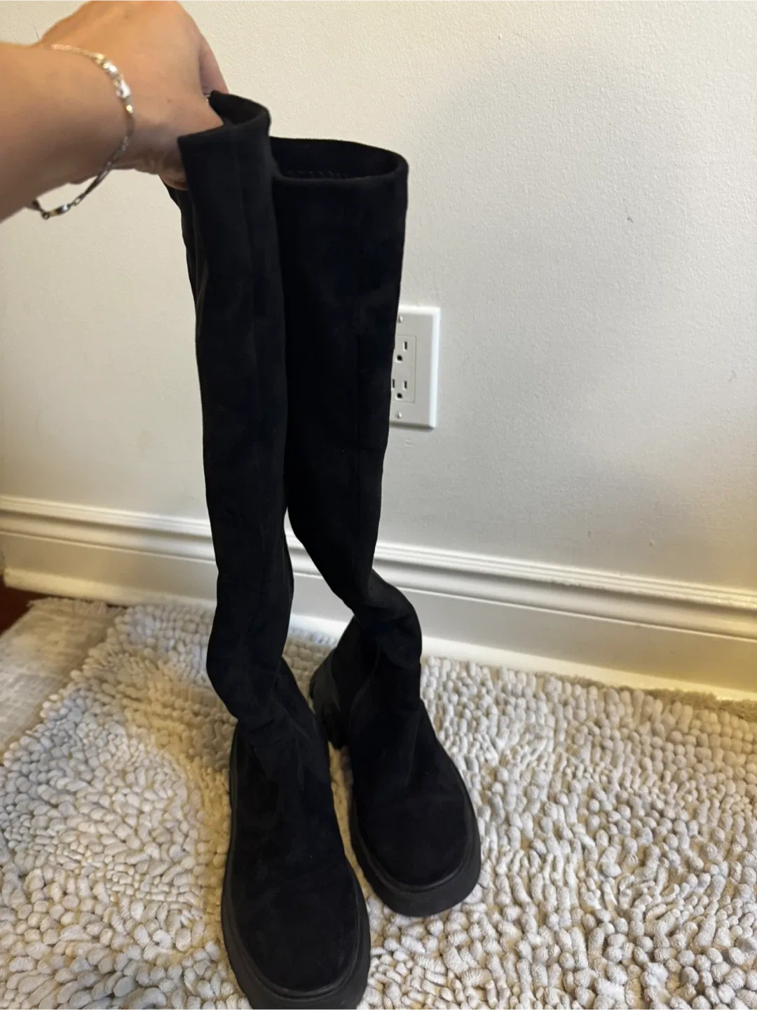 Zara Black Over-the-Knee Boots image indicator(2)