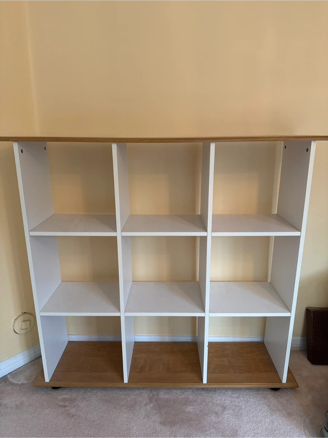 White & Wood Shelf Unit