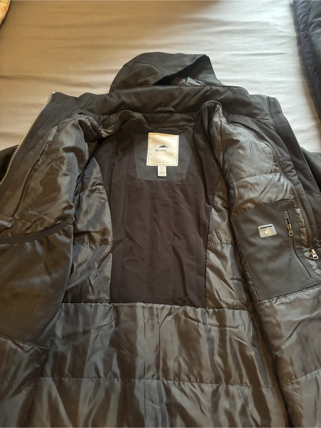 Brand NEW Roots Black Winter Coat image indicator(3)