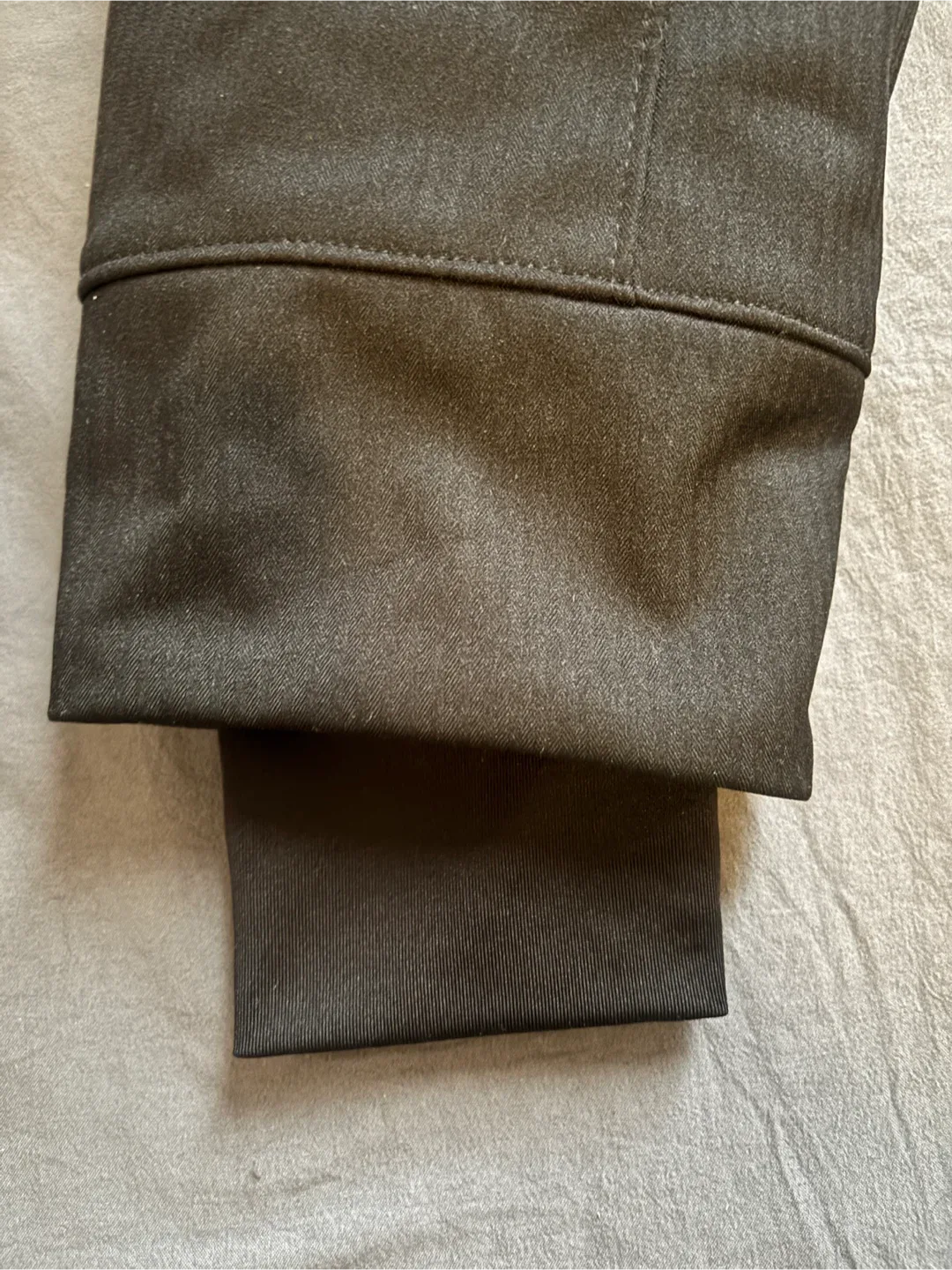 Brand NEW Roots Black Winter Coat image indicator(9)