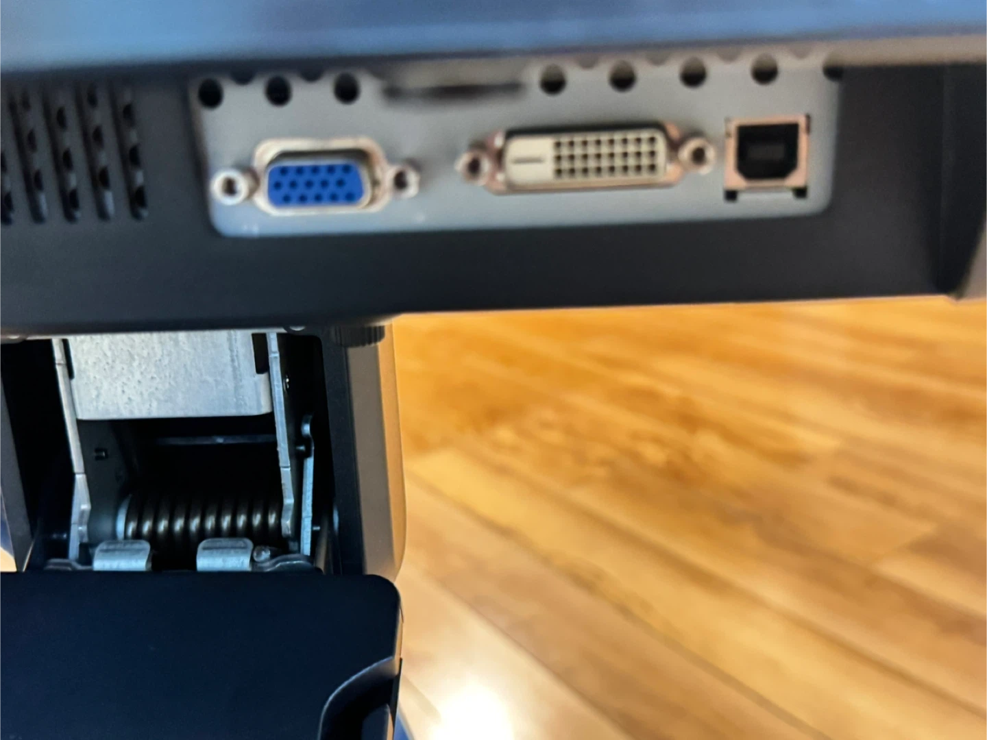 HP L2045w 20-inch LCD Monitor - photo 3