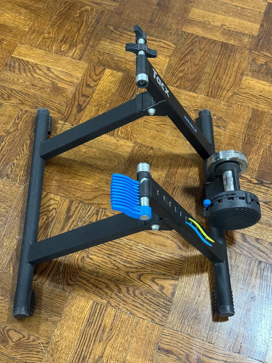 Tacx Cycletrack Indoor Trainer with training tire image indicator(2)