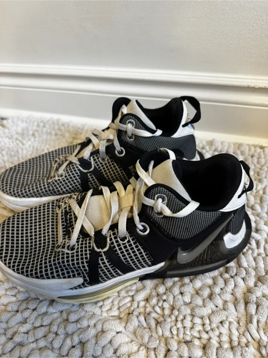 Nike LeBron Witness 7 Black/White, US 11 thumbnail