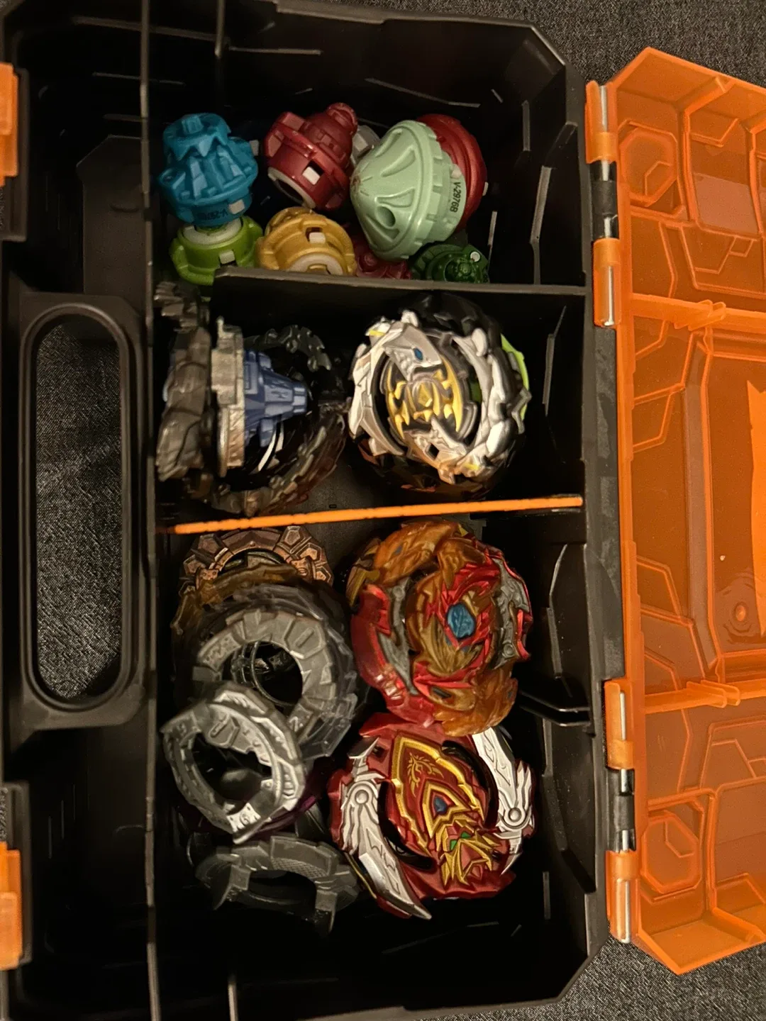 Beyblade Burst Case with Beyblades image indicator(4)