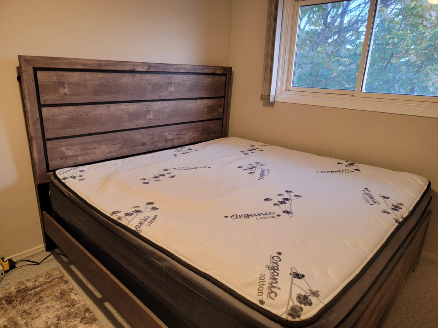 Queen Size Bed Frame & Mattress - photo 3