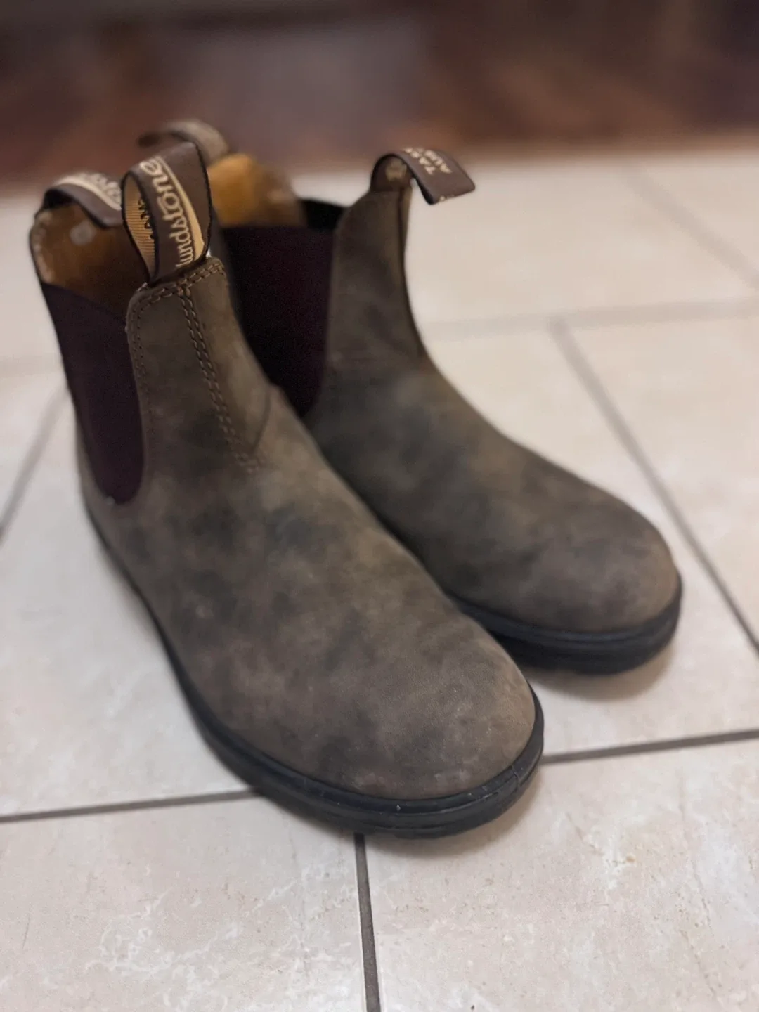 Like New Womens Blundstone 585 Classic Chelsea Boots