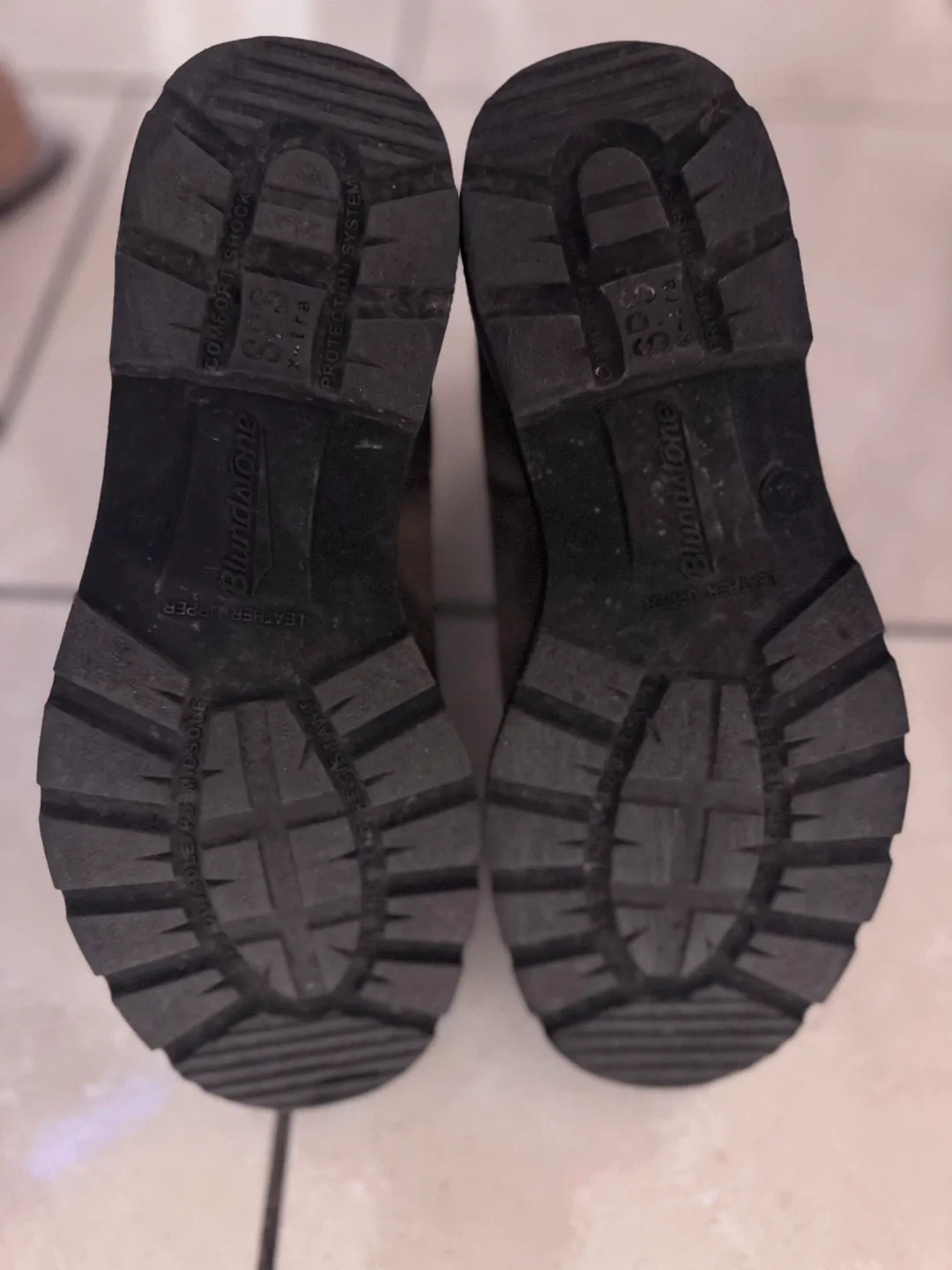 Like New Womens Blundstone 585 Classic Chelsea Boots image indicator(3)