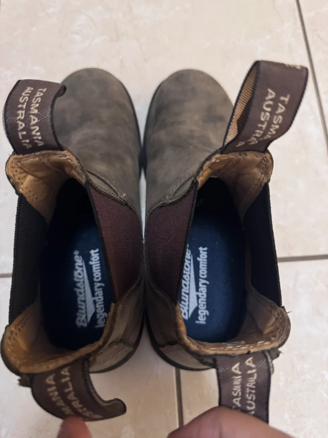 Like New Womens Blundstone 585 Classic Chelsea Boots image indicator(2)