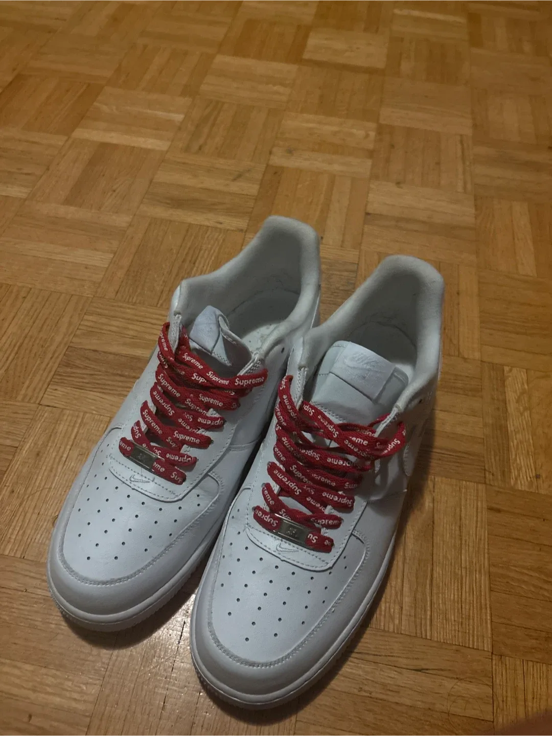Nike Air Force 1 Low White with Supreme Laces image indicator(2)