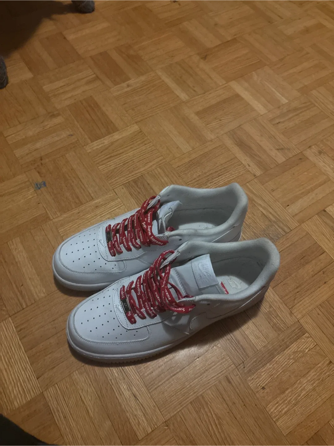 Nike Air Force 1 Low White with Supreme Laces