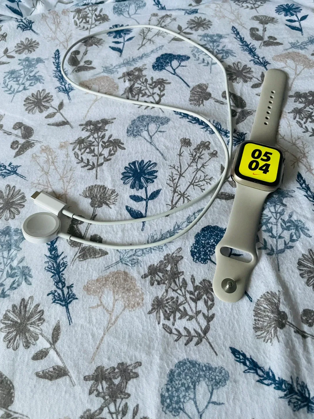 Apple Watch SE2 GPS 44 mm Aluminum Starlight image indicator(6)