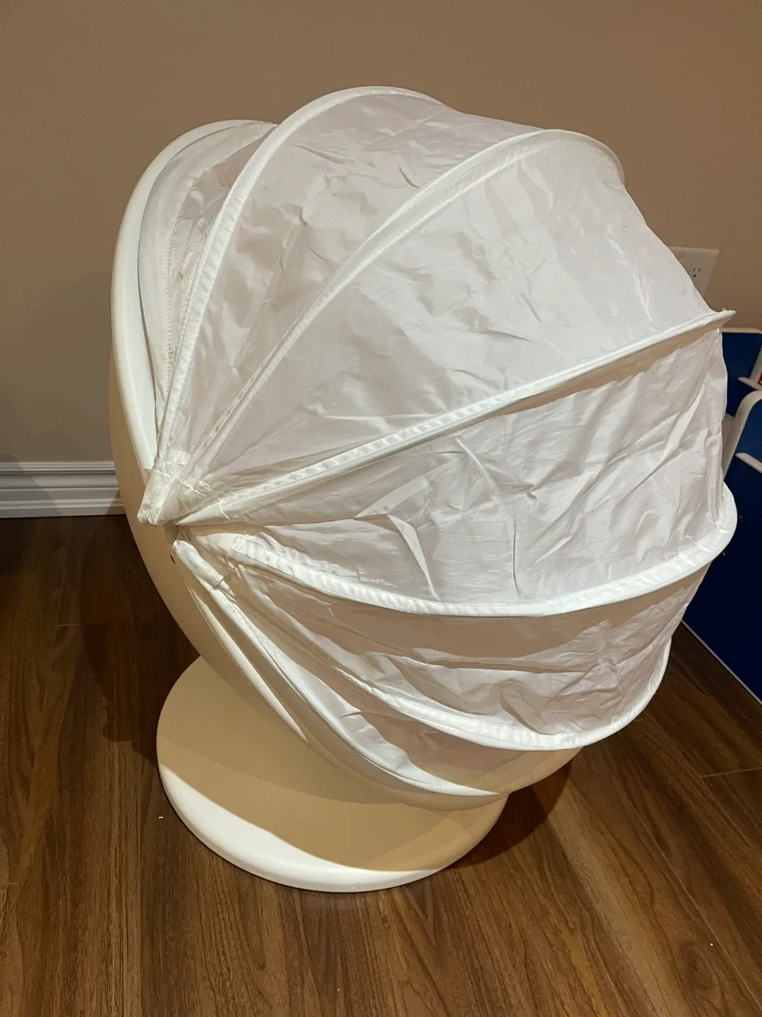 IKEA kids egg chair in great condition! image indicator(3)