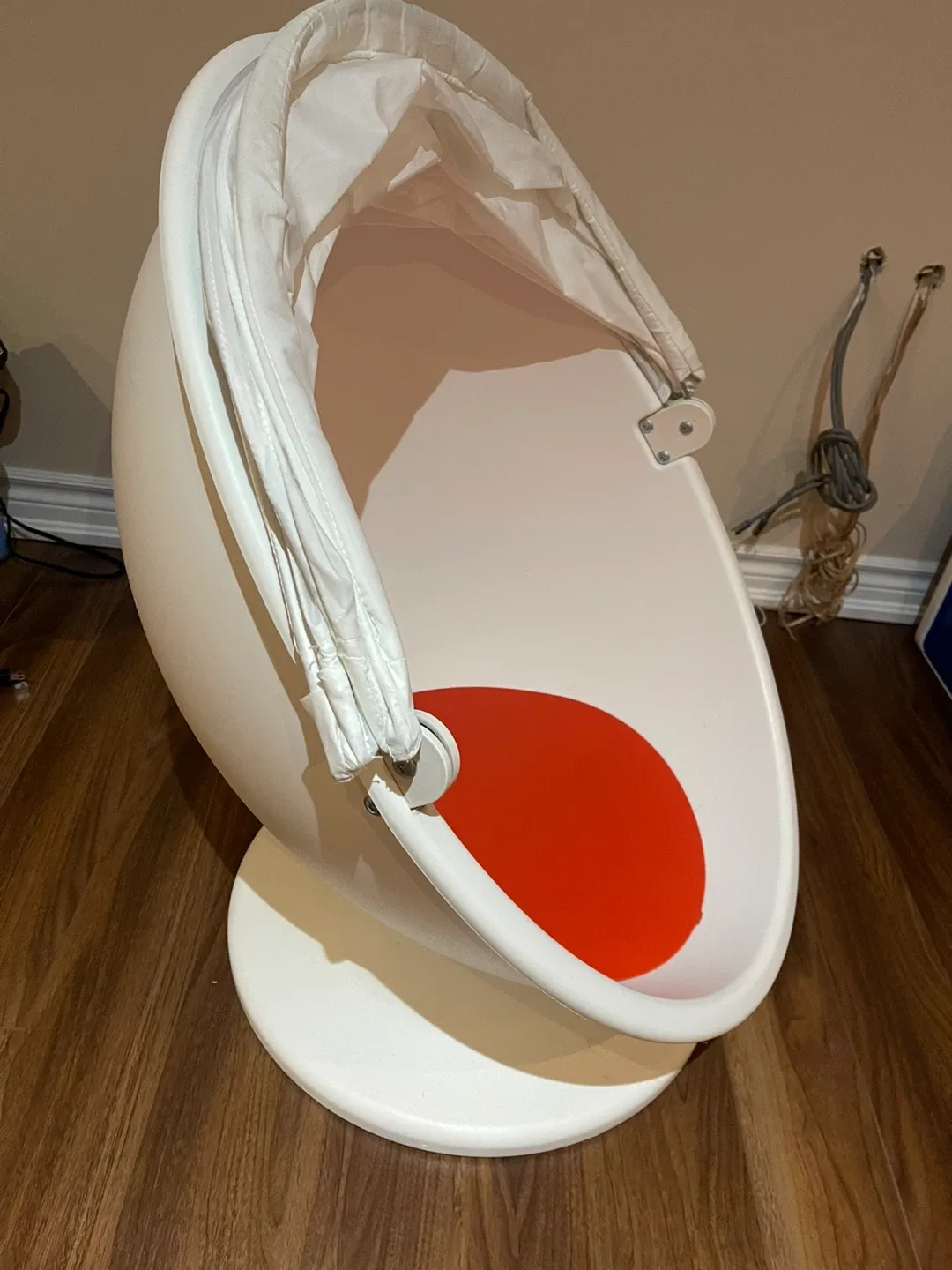 IKEA kids egg chair in great condition! image indicator(2)