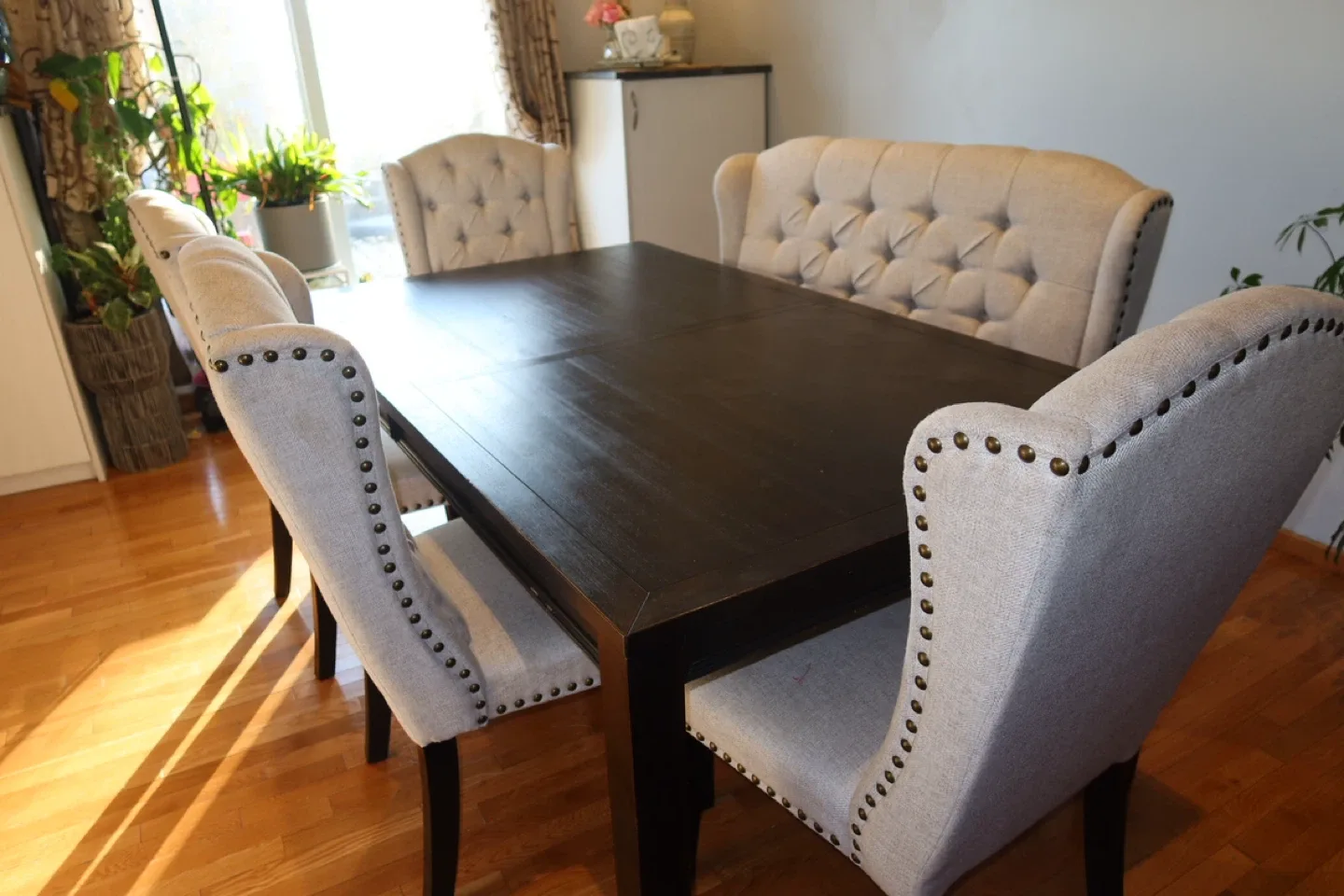 Dining table set image indicator(6)