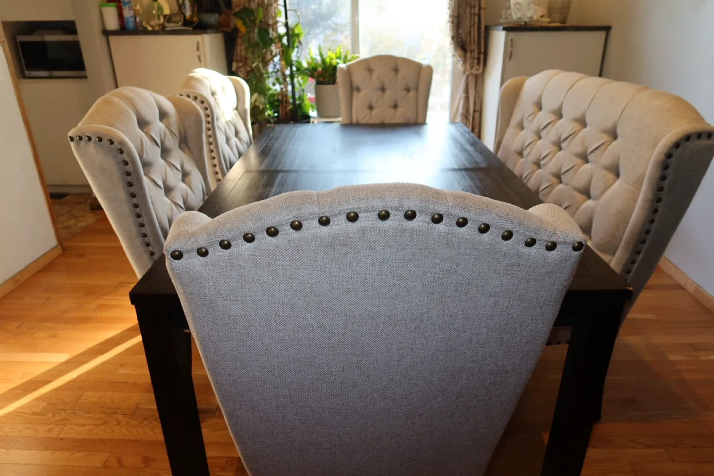 Dining table set image indicator(2)