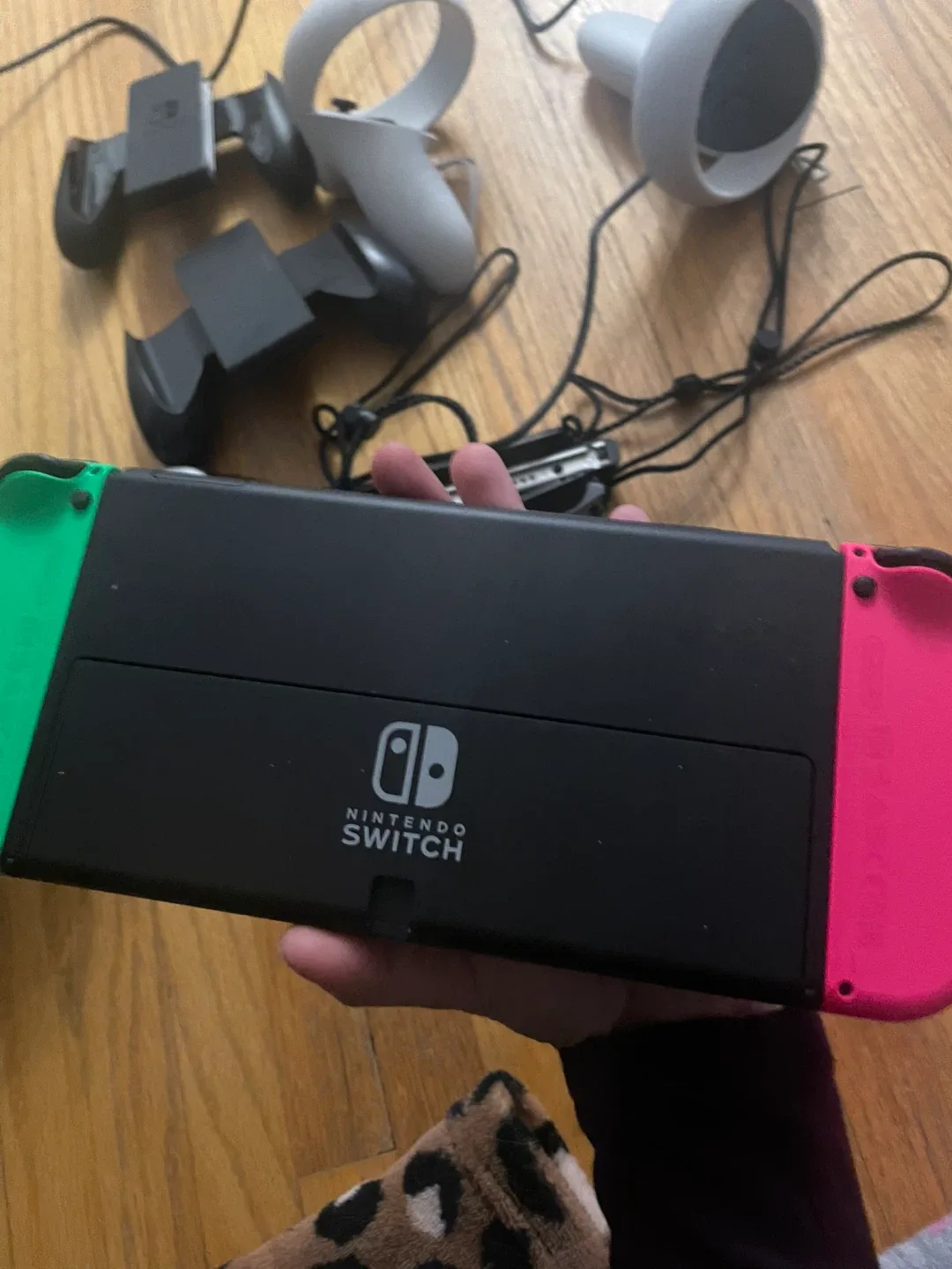 Nintendo Switch OLED Model, 2 sets of controllers image indicator(3)