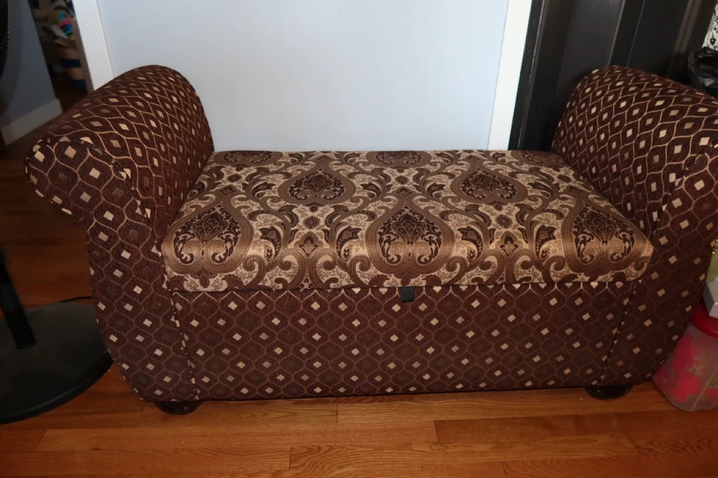 Brown Patterned Sofa and Chaise Lounge Set image indicator(4)