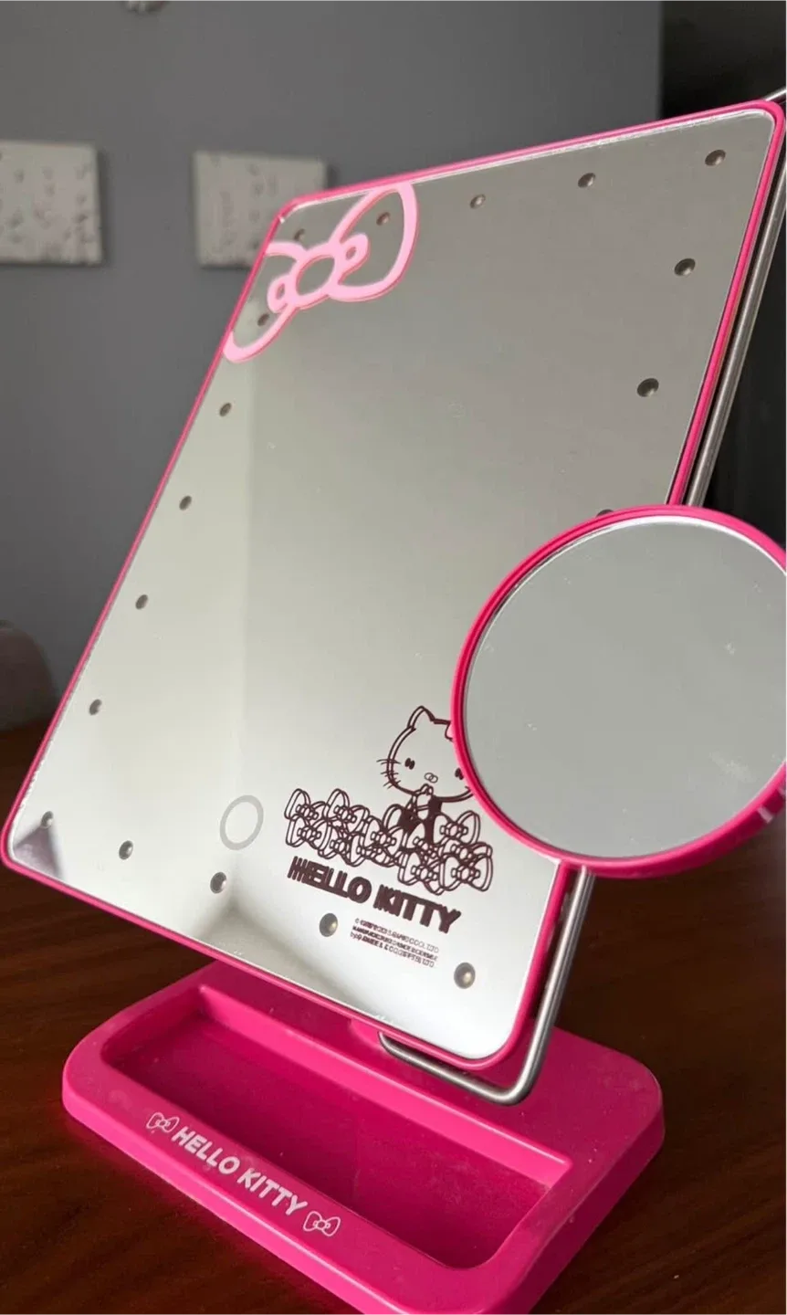 Hello Kitty Lighted Vanity Makeup Mirror - Pink image indicator(2)